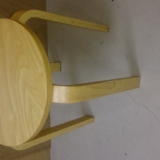 エイアイエス製「木製丸椅子」色ナチュラル　幅約４０　奥行約４０　...