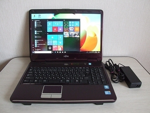 FUJITSU LIFEBOOK AH550/5A ノートパソコン