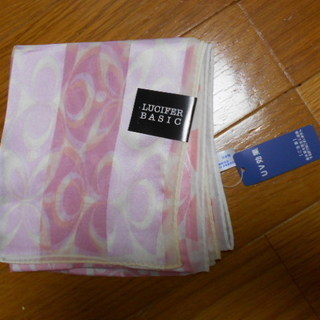 ピンクのシルクスカーフ（未使用）