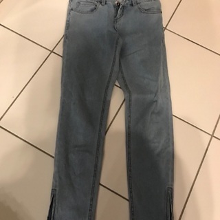 ★DKNY アンクルジッパーJeans ★