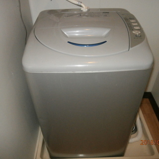 洗濯機（給水・排水ホース付き）