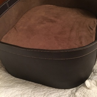 ワンチャン ベッド 本革？ クッション一個　ほぼ新品