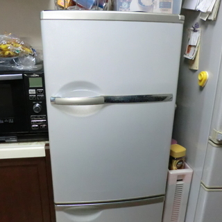 使えるコンパクトな冷凍冷蔵庫　ジャンク品！　2004年製