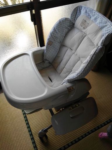 コンビ/Combiの電動ハイローチェア