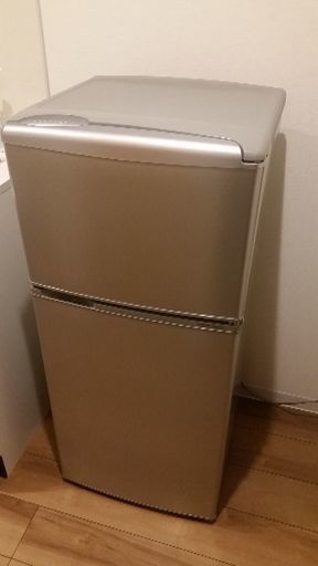 ハイアール、AQUA冷蔵庫。AQR-111C(S)容量80ﾘｯﾄﾙ、2014年製。一人暮らし用