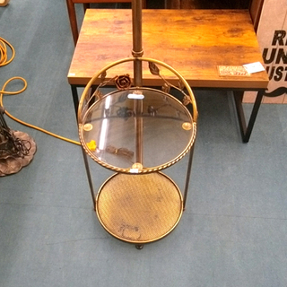 札幌【おしゃれスタンドライト 鍛冶屋の店ヴァン】シェード付 花柄 ヴィンテージレトロ調 USED 本郷通店 札幌【おしゃれスタンドライト 鍛冶屋の店ヴァン】シェード付 花柄