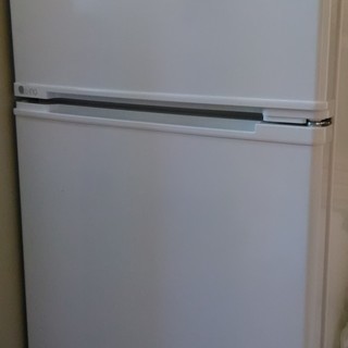 【新生活にどうぞ】冷蔵庫(88L)　ユーイング UR-D90F