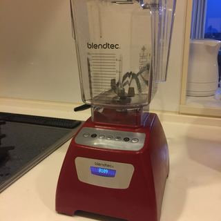 Blendtec Classic 570 Blender　レッド　 つくば研究学園駅から10㌔以内に無料配送可能
