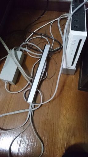 Wii本体＋ソフト6本＋コントローラ類