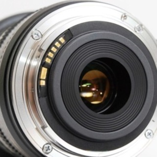 Canon EF-S 10-22cm F3.5-4.5 USM 前後キャップ付