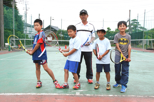 少人数で上手く 強くなれる 硬式テニスとソフトテニスが出来 元世界ランキング保持者やインターハイ出場のコーチもいる 彩テニススクール です 彩テニス野口 東鷲宮のテニスの生徒募集 教室 スクールの広告掲示板 ジモティー