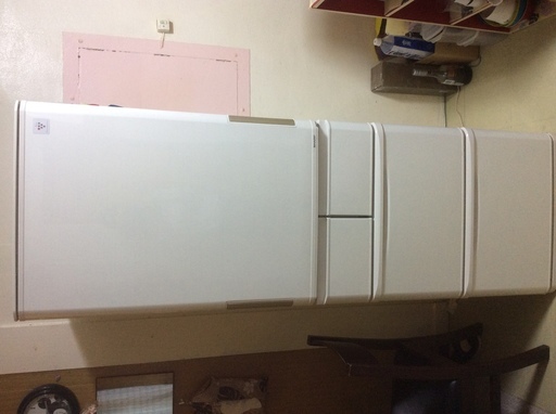再値下げー2015年製ーシャープ冷蔵庫424L(冷蔵298L,冷凍126L)