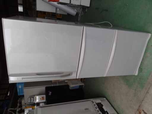 東芝１１年製　３ドア冷蔵庫　自動製氷付き