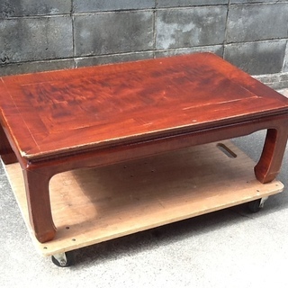 昭和レトロな懐かしい感じのする座卓、昔の木製テーブル、机、ちゃぶ...