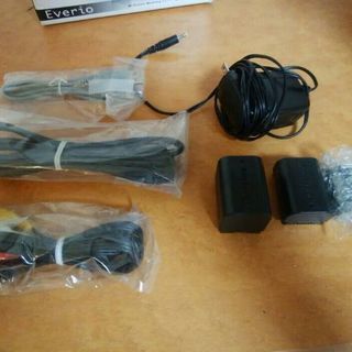 Everio GZ-E265　ビデオカメラ【今日中の取引限定】