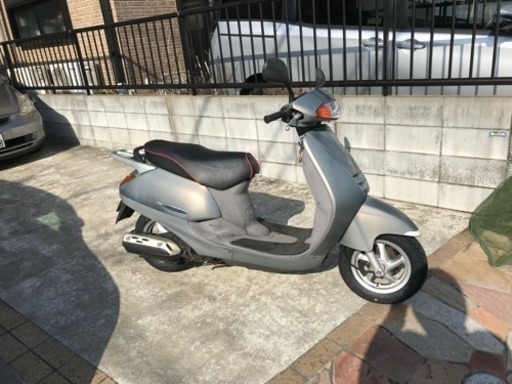 2サイクルのリード100 タイヤ前後新品シャッターキーなしタイプです。