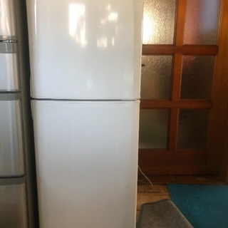 冷蔵庫 三菱136L 持ちに来てくれる方に差し上げます。