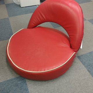 赤い色がかわいい 丸型の座椅子 レッド系【取りに来られる方限定】...