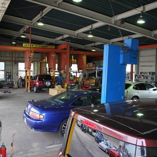 油新（アブシン）自動車整備工場　指定整備工場の整備士募集！　販売された中古車の整備　一般車検　12ヶ月点検　各種整備のお仕事です。 - 川越市