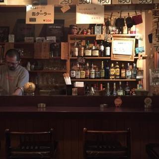 【女性歓迎】小さな居酒屋バーのカウンター内で簡単なお酒を作る仕事
