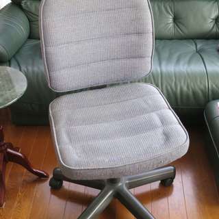 カリモクの椅子