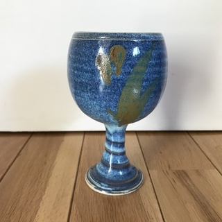 陶器でできた珍しいワイングラス