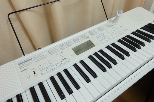 カシオ電子ピアノ ホワイト 【LK114】 キーボード（台付き） カシオ