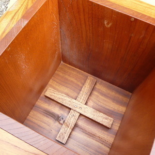 箱型火鉢（ケヤキ製・新品）火箸・五徳つき