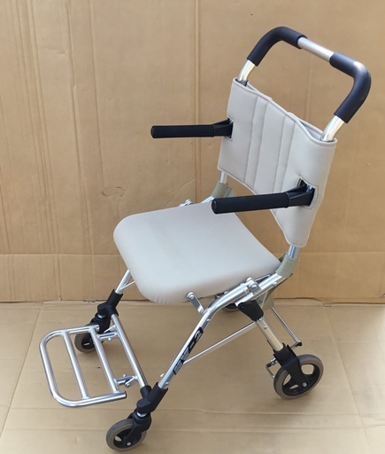 ＜超美品＞松永製作所・アルミ超軽量簡易車椅子・MV-2  色・ベージュ