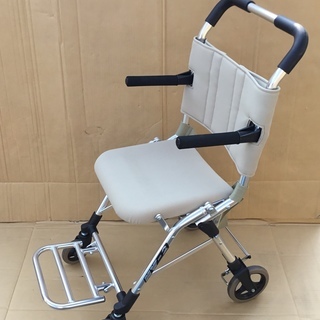 ＜超美品＞松永製作所・アルミ超軽量簡易車椅子・MV-2  色・ベージュ