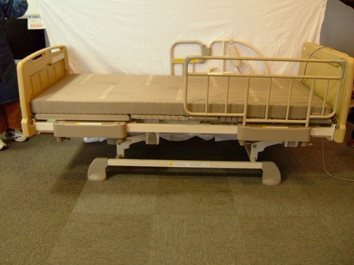 パラマウントベッド　介護用ベット　3モーター　背上げ　膝上げ　高さ調整可能