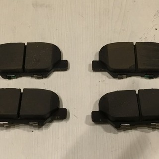 デリカD5アクティブギアのブレーキパット