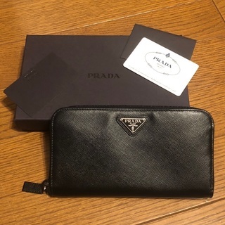 PRADA　ラウンドジップ財布