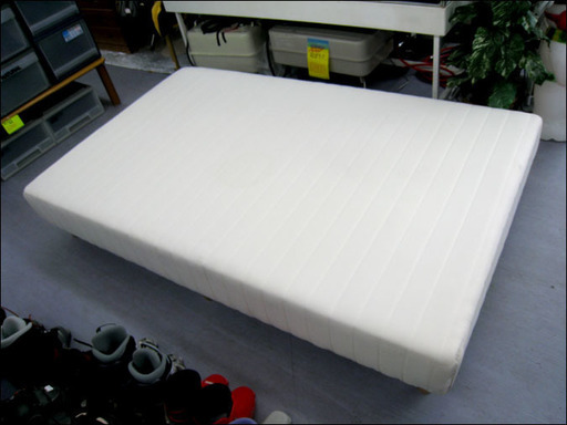 手稲リサイクル ポケットコイル 足付き マットレス セミダブル ベッド ￥9,800- シンプルホワイト
