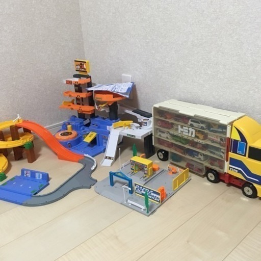 トミカ タカラトミー ベーシックどうろセット、トミカトラック36台収納、洗車機、など