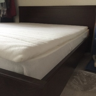 IKEAキングサイズのベッド、マットレス・パット込み
