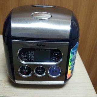 2010年製サンヨー3合炊き炊飯器