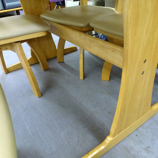 手稲 リサイクル 四人掛けダイニングテーブルセット 回転式チェア  ￥12,800-