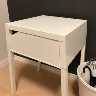 IKEA ベッドサイドテーブル ホワイト