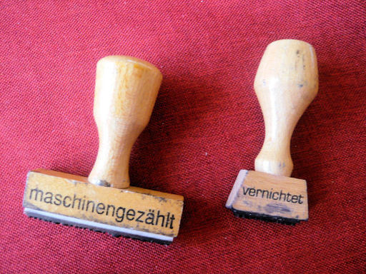 ヨーロッパで趣味で集めていた古いスタンプ 2つ ５ Kuma 神戸の生活雑貨の中古あげます 譲ります ジモティーで不用品の処分