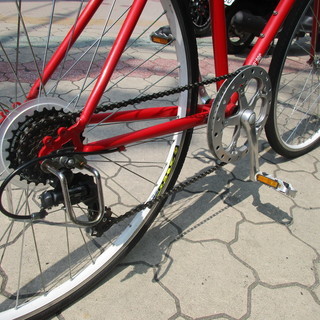 スポーツバイク レッド 700C 多段ギア クロスバイク 700c レッド 6段変速