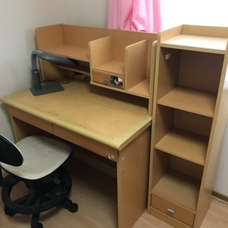 学習机と椅子と小さな棚を差し上げます。 取引中です！