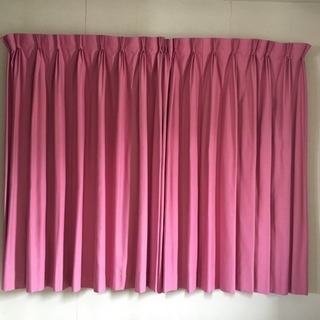 【緊急】ピンクのカーテン４枚！訳あり