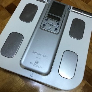 OMRON 体脂肪やBMI、体年齢が計れる体重計