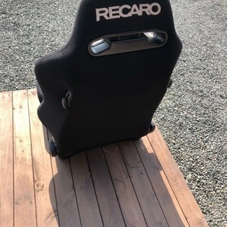 レカロシート バックロゴ付き