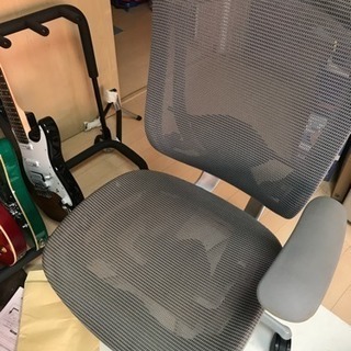 オカムラの非常に丈夫な椅子
