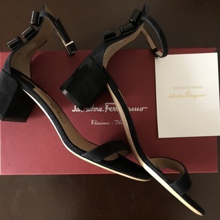 フェラガモ・ブロックサンダル