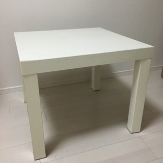 IKEAのテーブルです