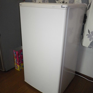 サンヨー小型１ドア冷蔵庫ＳＲ-ＹＭ80（75Ｌ）