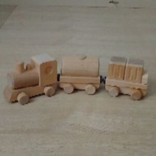 木製機関車3両